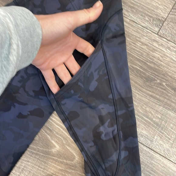 Lululemon Size 4 cropped camo leggings - Picture 3 of 7